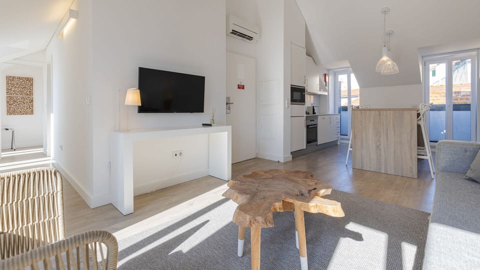 The apartment has a lot of natural light! Your stay here will prepare you for your days full of activities and adventure #bright #naturallight #portugal #pt #lisbon