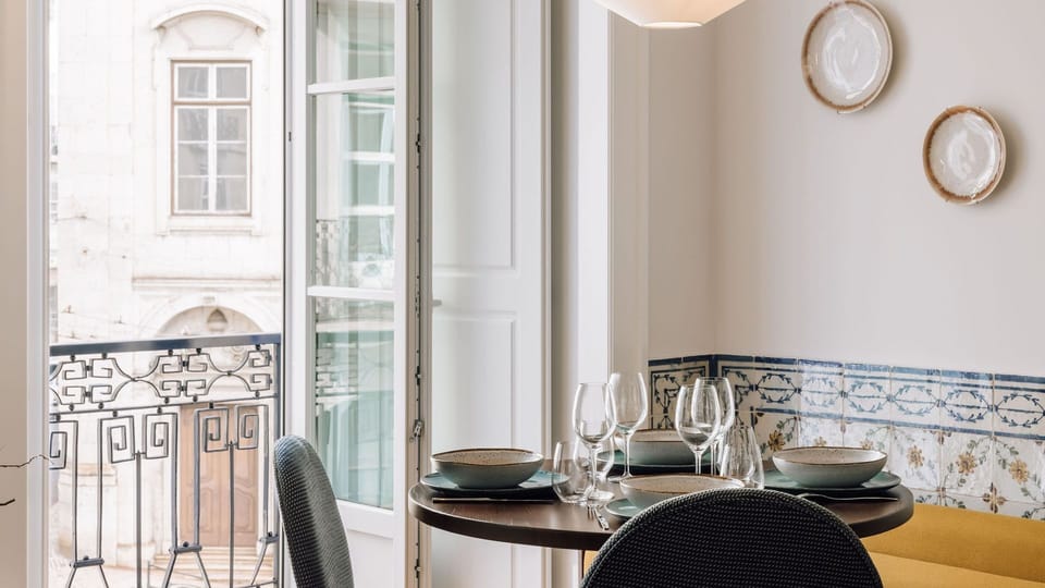 A bright dining area, perfect for enjoying your meals.

#bright #dining #lisbon #pt #portugal