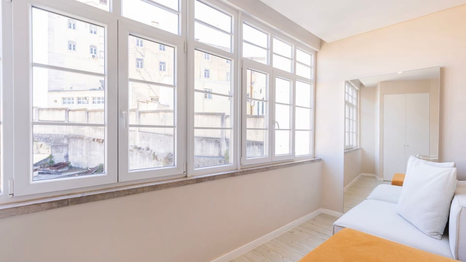 Relax in a stylish studio with large windows and modern furniture.
#sunlight #modern #relax #portugal #pt #lisbon