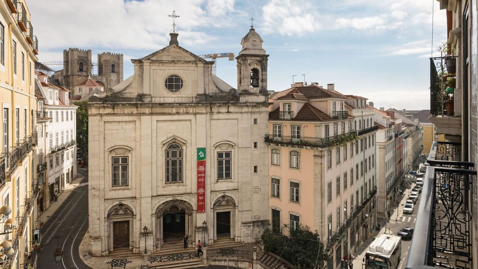 Enjoy a charming view over Lisbon’s historic Madalena Church — a unique backdrop that brings the city’s heritage right to your window.

#LovelyStay #LisbonViews #MadalenaChurch #HistoricCharm