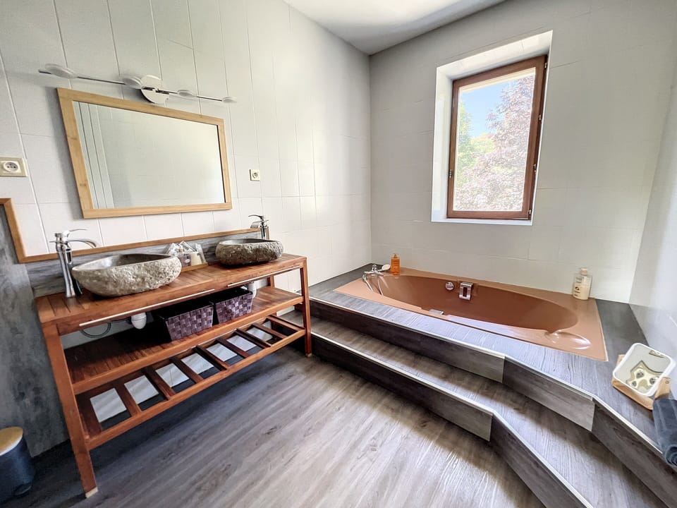 Standard Double Room, Balcony, Garden View | Bathroom