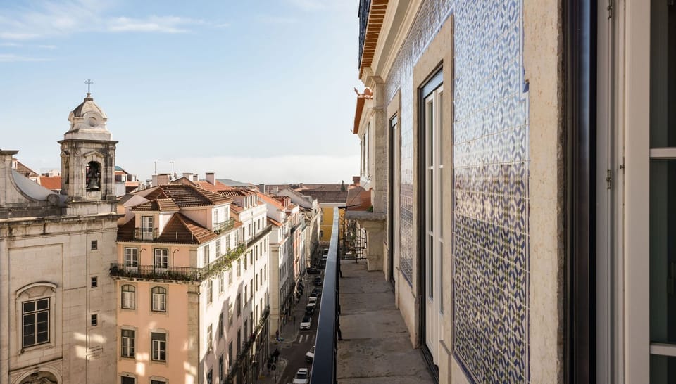 The apartment has a balcony for you to experience the lifestyle of Baixa, one of Lisbon's most emblematic neighborhoods.

#cityview #baixa #portugal #pt #lisbon