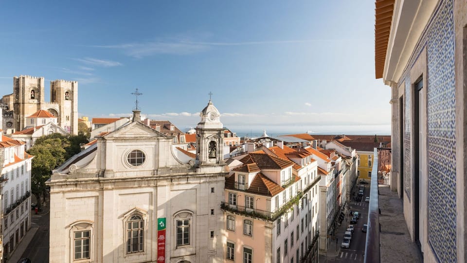 Embrace Lisbon's lifestyle, contemplating the breathtaking views of the old town and the Tagus River.

#oldtown #cityview #balcony #portugal #AndoLiving