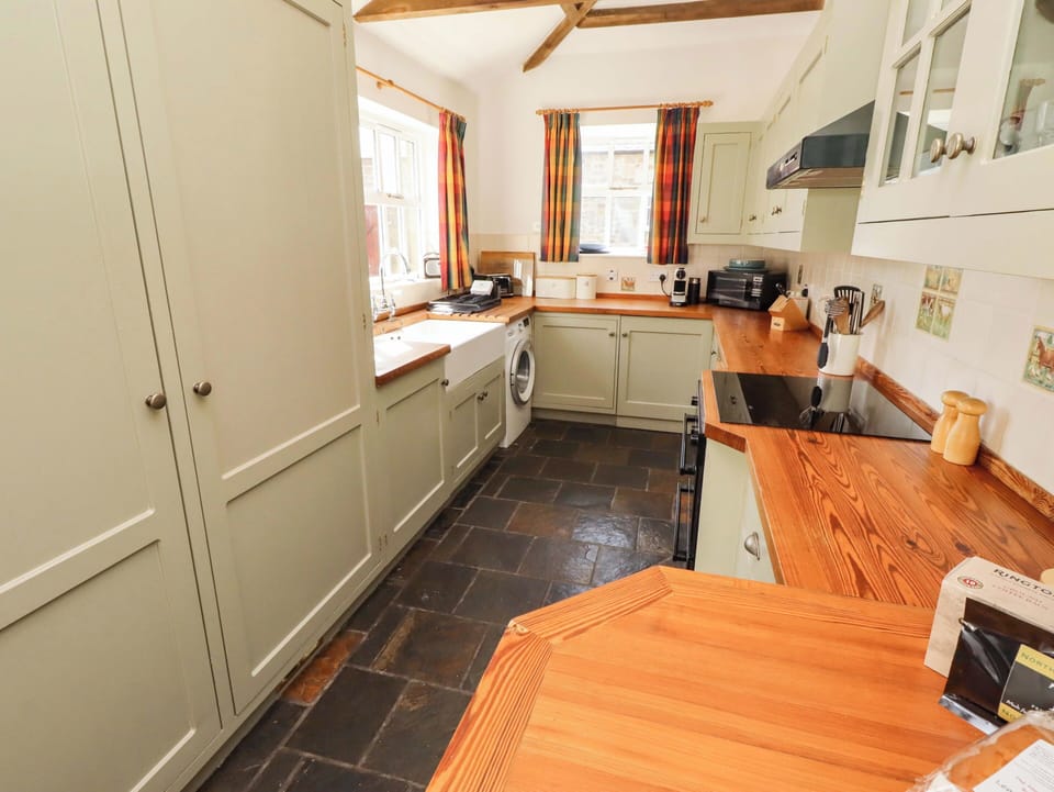 Cottage | Private kitchen | Cookware/dishes/utensils