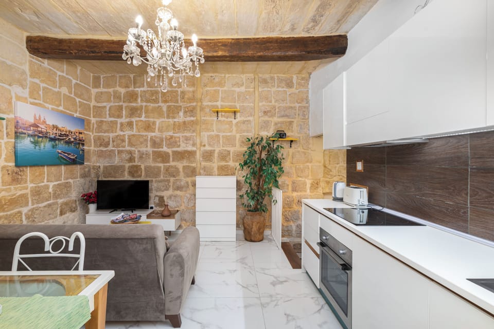 Townhome, 3 Bedrooms, Air conditioning, City View | Private kitchen | Toaster