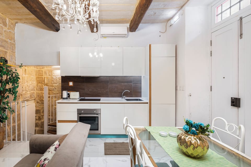 Townhome, 3 Bedrooms, Air conditioning, City View | Private kitchen | Toaster