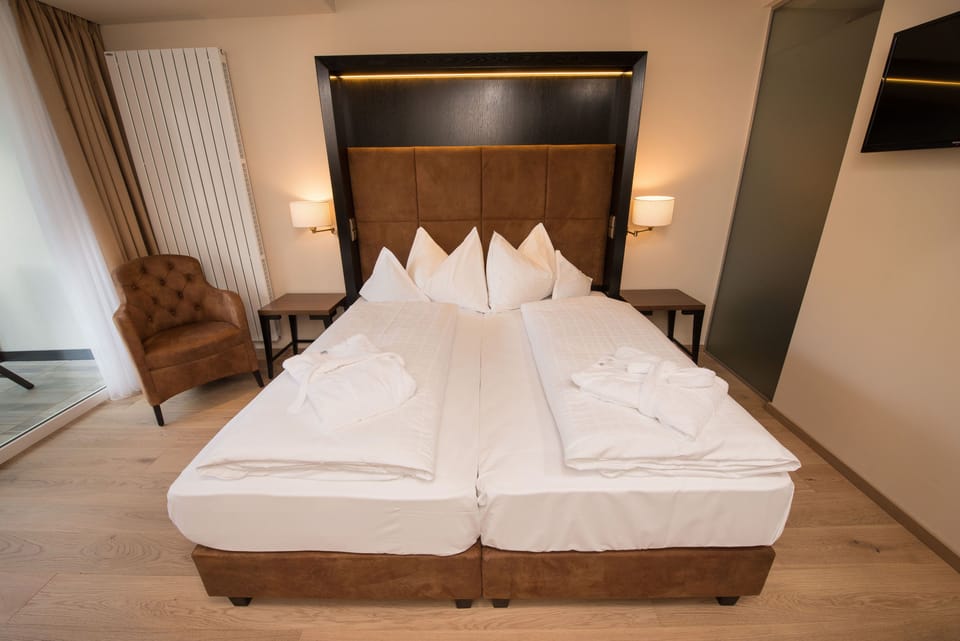 Premium bedding, in-room safe, desk, soundproofing