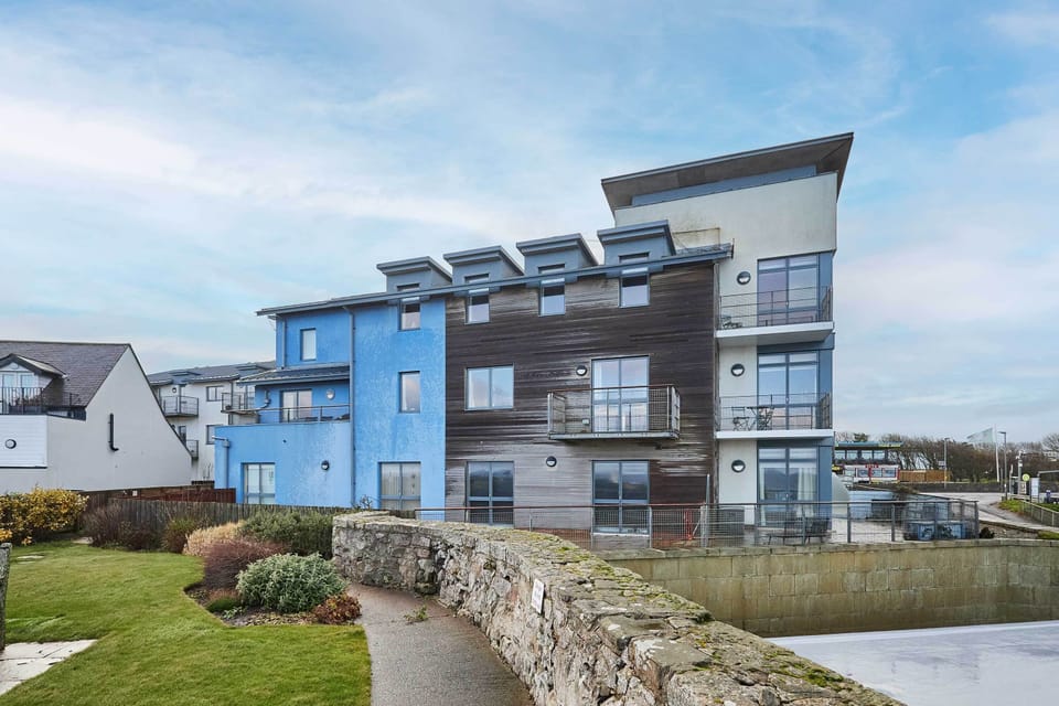 The Shipshape, Seahouses - Host & Stay