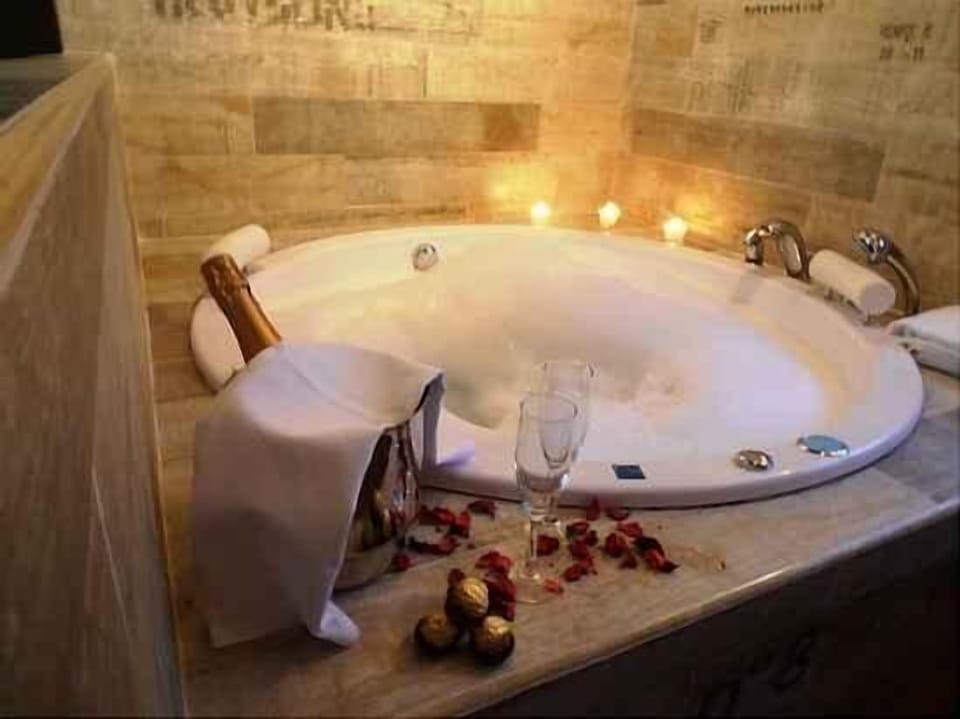 Suite, Hot Tub, Garden View (El descanso) | Jetted tub