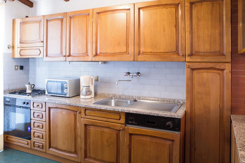 Superior Apartment | Private kitchen | Fridge, microwave, oven, stovetop