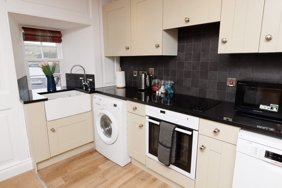 Fully-equipped kitchen
