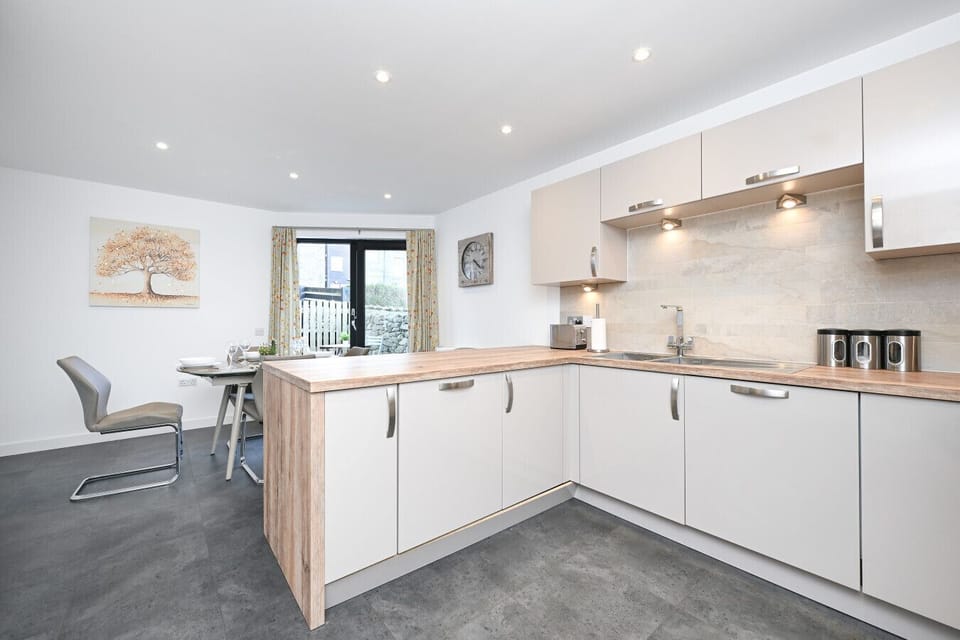 Open plan kitchen and dining area