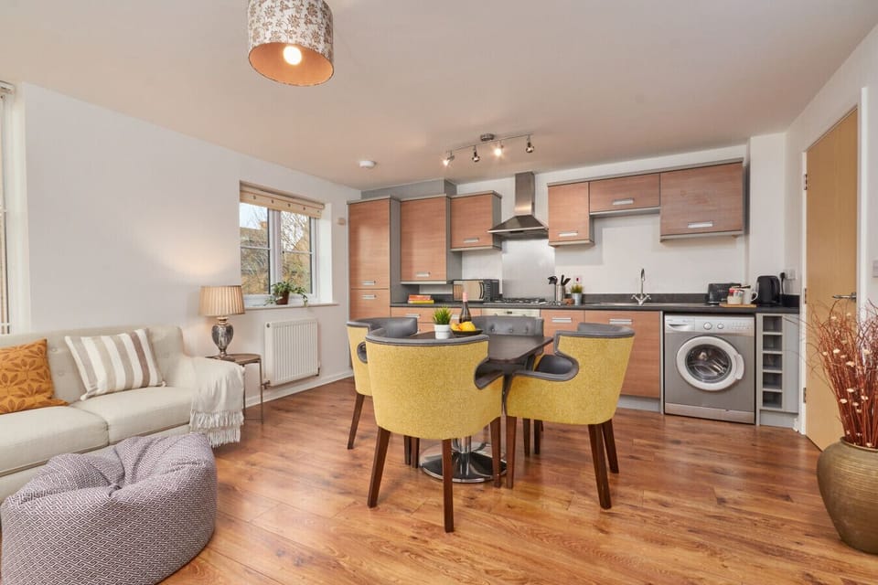 large living space with full Kitchen facilities