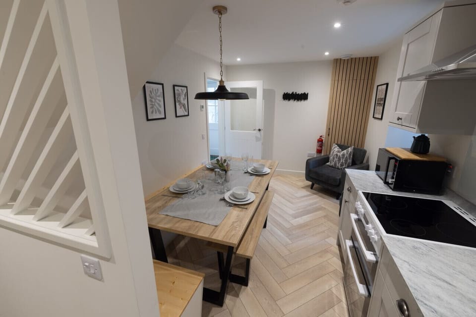 Modern open plan kitchen/dining/living space