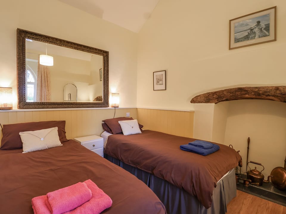 2 bedrooms, individually decorated, individually furnished, free WiFi
