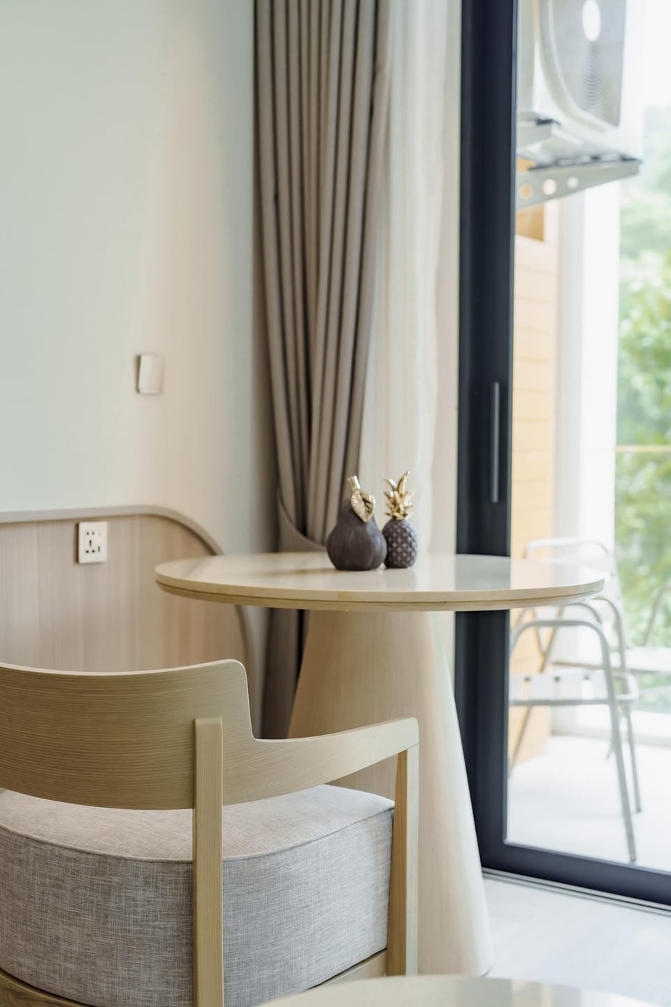 Apartment (1 Bedroom) | Dining