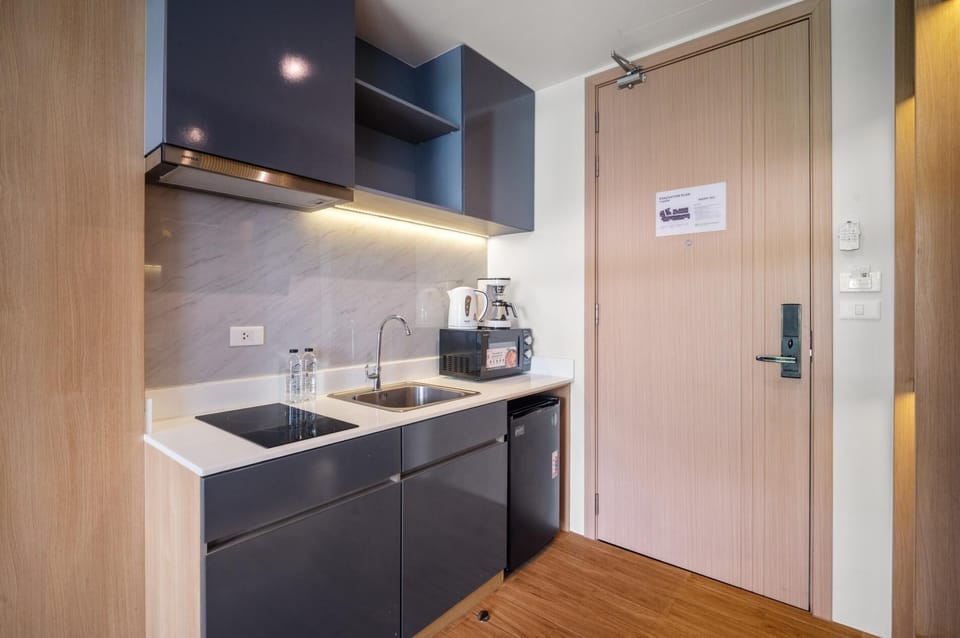 Apartment (0 Bedroom) | Private kitchen | Microwave