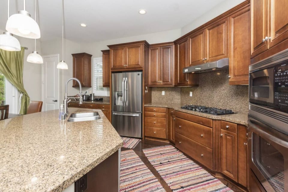 Full Kitchen