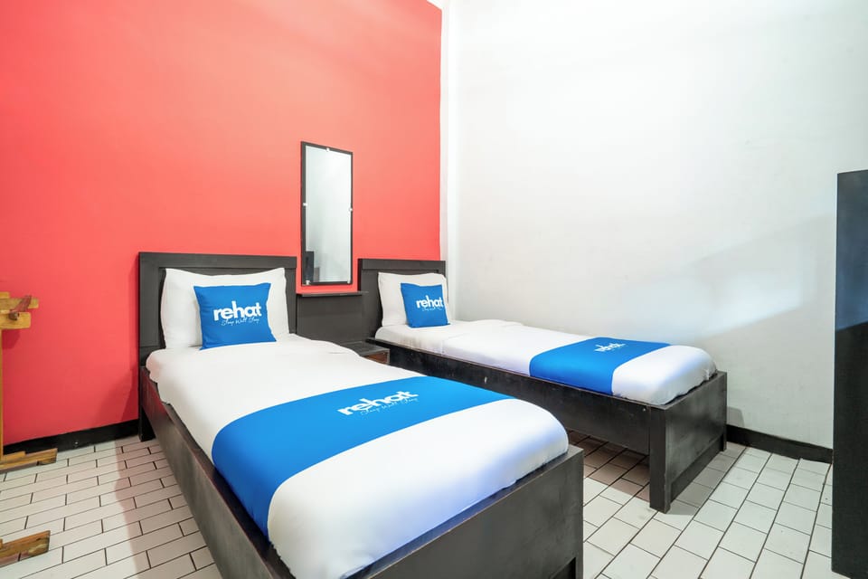 Standard Twin Room | Desk, free WiFi, bed sheets