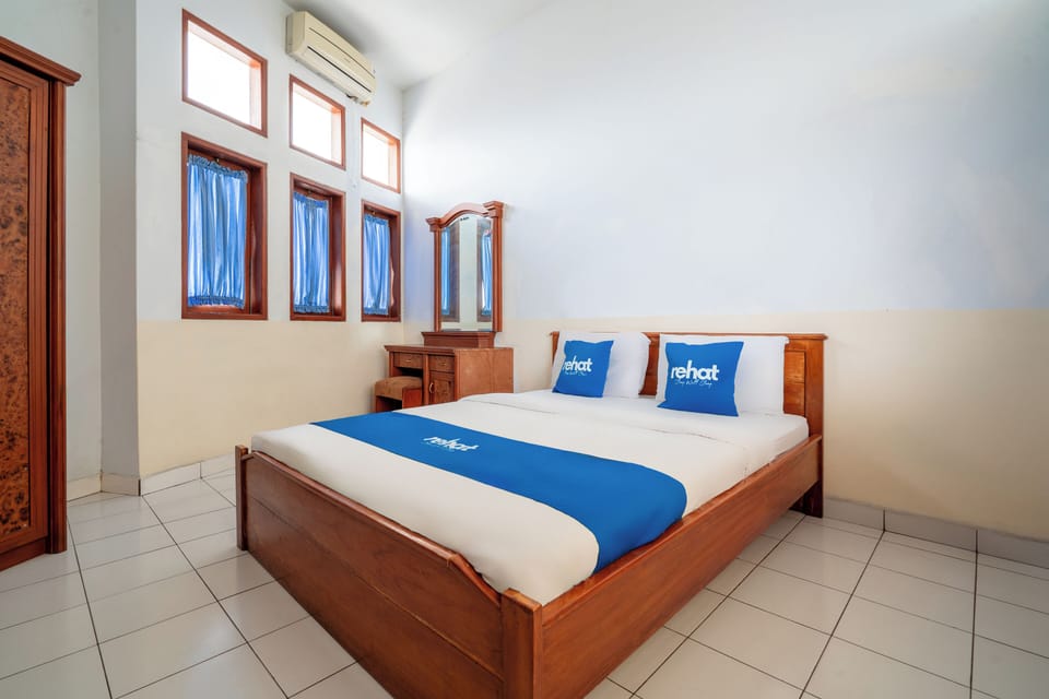 Deluxe Double Room | Desk, free WiFi, bed sheets