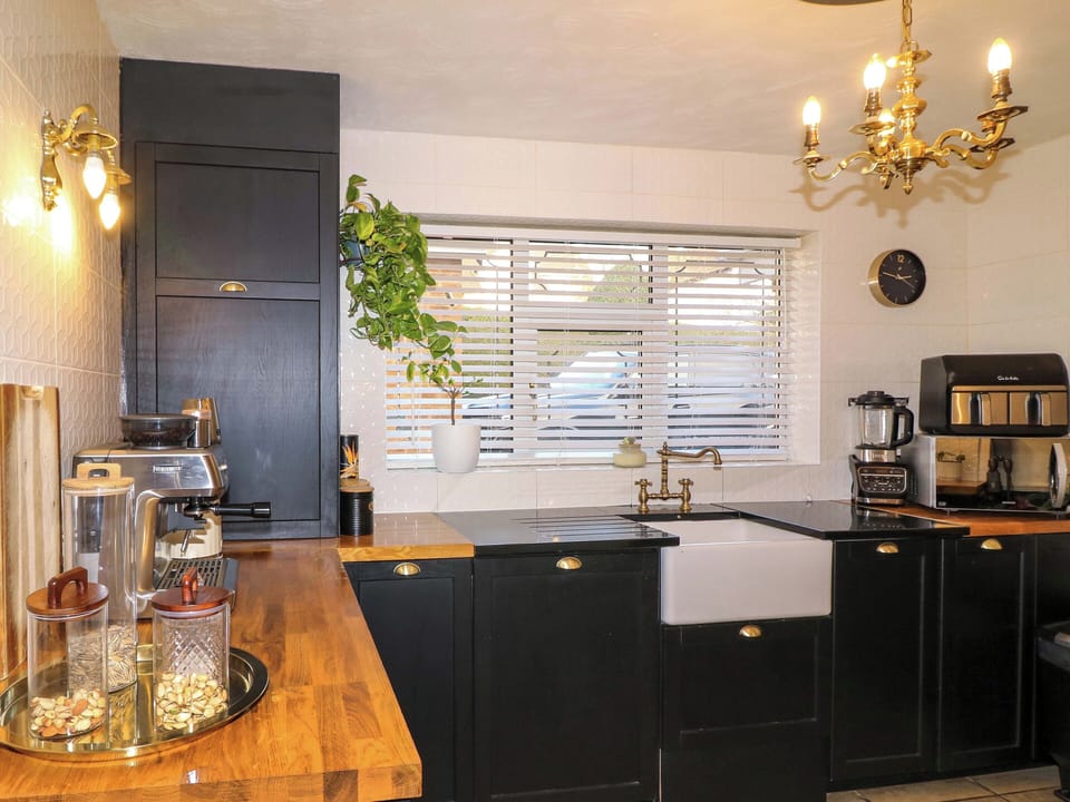 Dishwasher, cookware/dishes/utensils