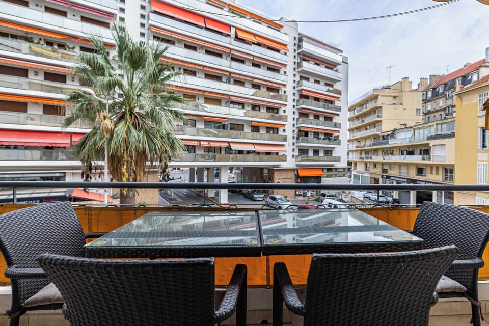 Apartment | Outdoor dining