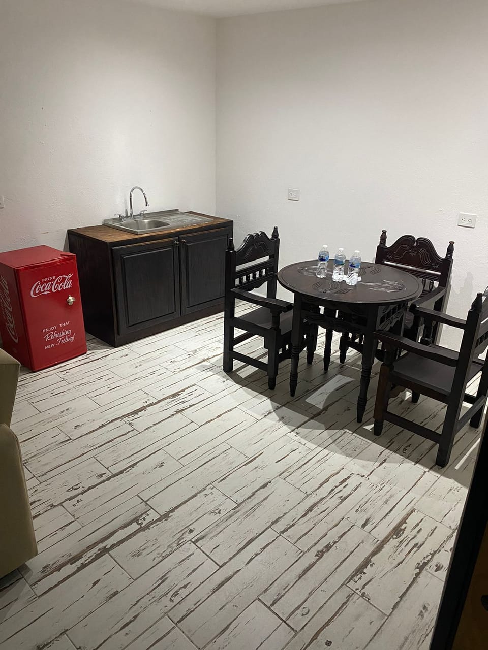 Grand Studio Suite, Balcony, City View | Private kitchen | Mini-fridge, microwave, griddle