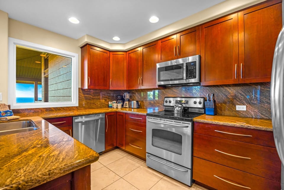 Fully equipped with modern finishes, your kitchen is ready for everything from beach snacks to full meals.