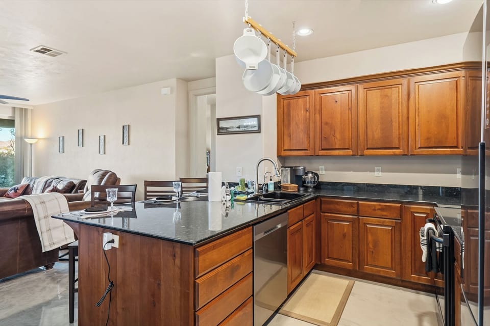 Kitchen with breakfast bar
