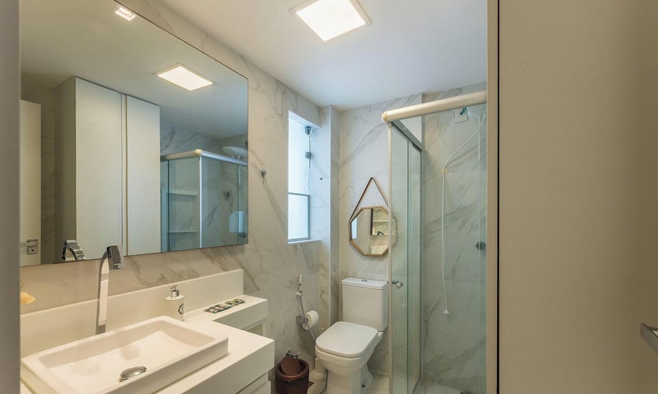 Basic Apartment | Bathroom