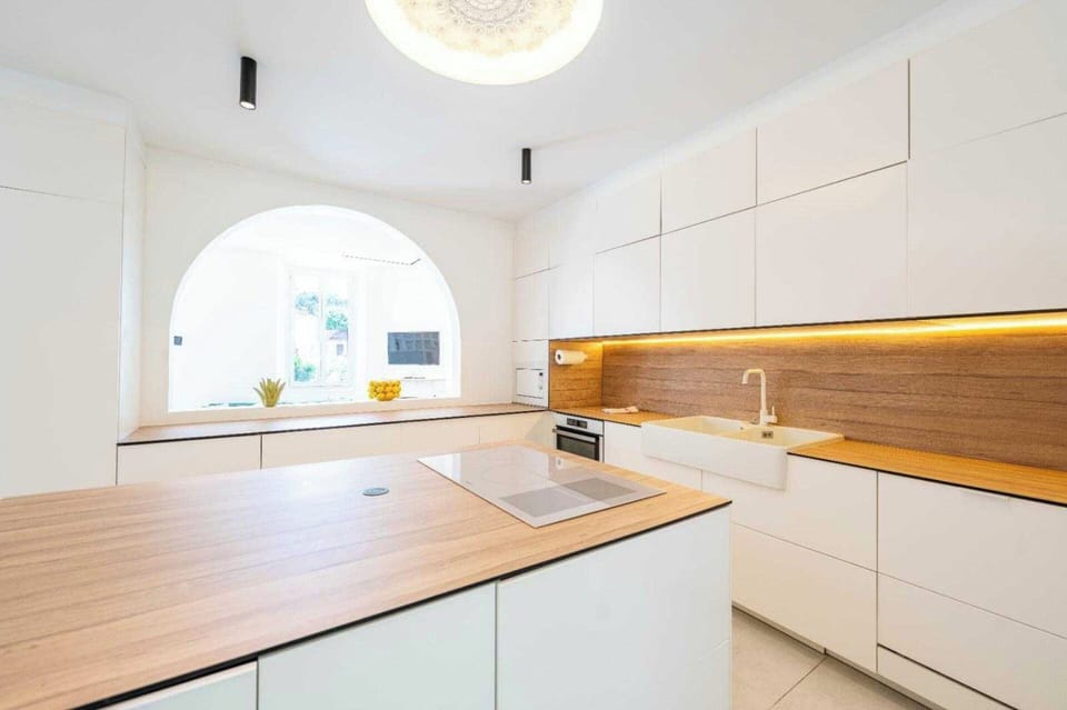 Apartment | Private kitchen | Fridge, microwave, oven, stovetop