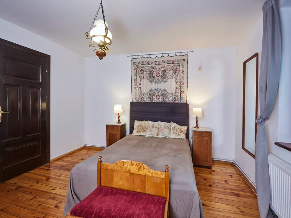 House | 5 bedrooms, individually furnished