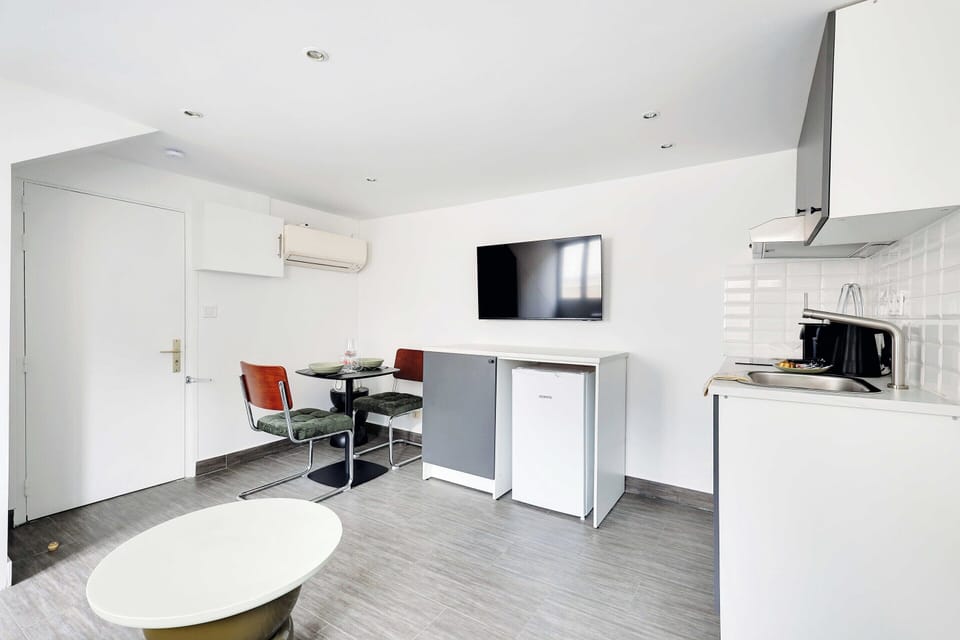 House | Private kitchen | Fridge, microwave, stovetop, coffee/tea maker