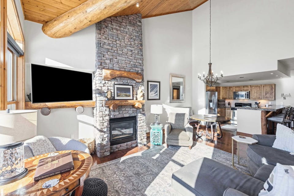【Kitchen】Granite bar opens to the fireplace — cook without leaving the conversation