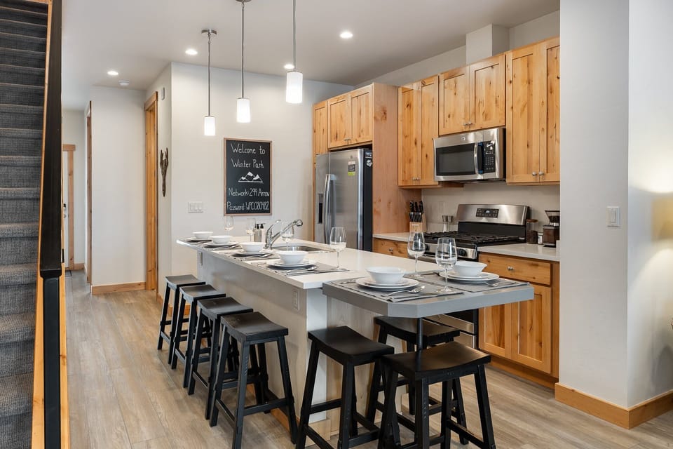 Kitchen Island with Sitting for 7