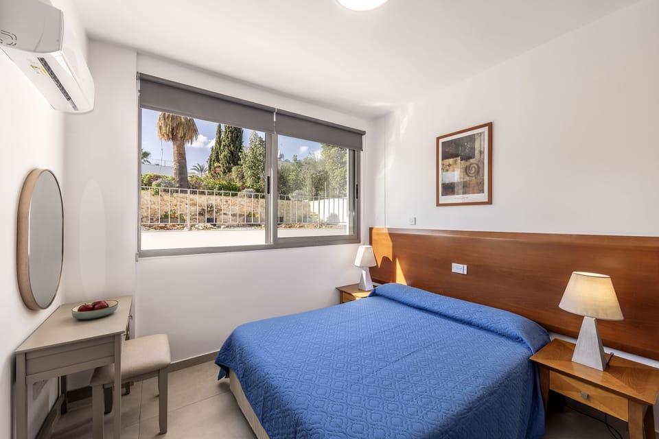 Ground floor bedroom with dressing table