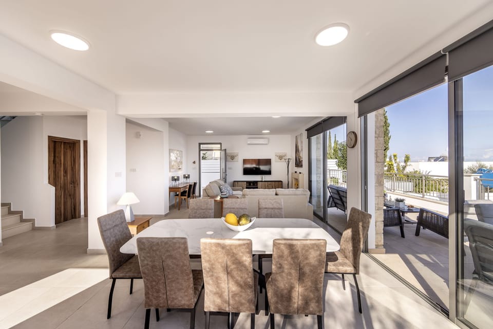 Formal dining indoors