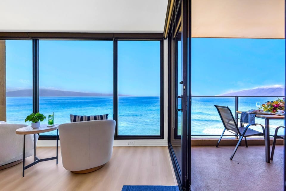 Kick back with the waves as your soundtrack, with seating angled to maximize the panoramic ocean view. MAH-1006
