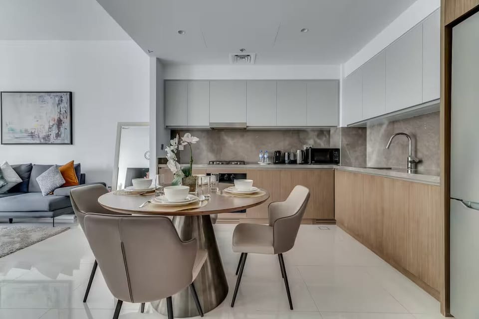 Comfort Apartment, Balcony, Beach View | In-room dining