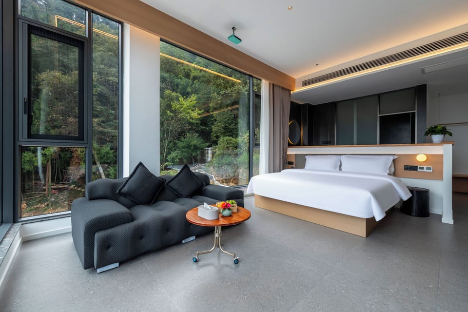 Luxury Double Room, Mountain View | Laptop workspace, soundproofing, WiFi (free)