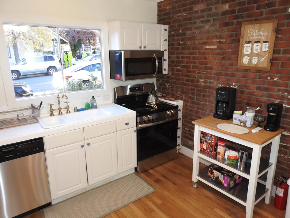 Kitchen with dishwasher