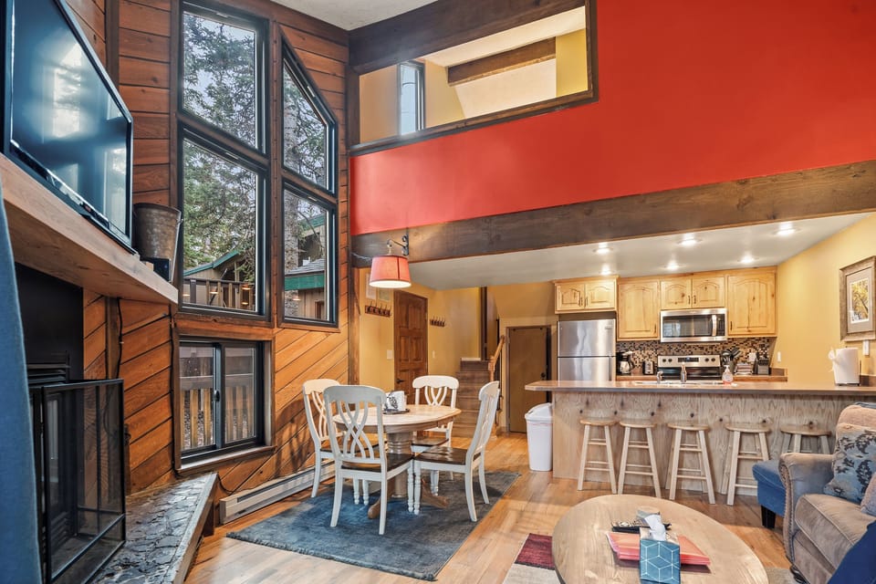 Comfort Condo, Patio, Mountain View | Private kitchen | Toaster