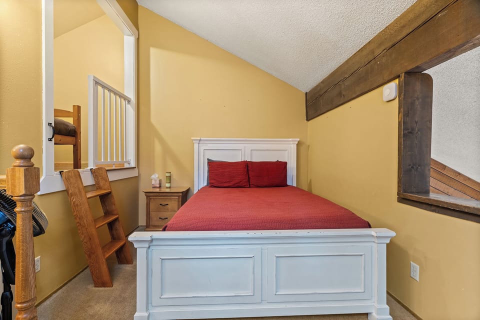 Comfort Condo, Patio, Mountain View | Free WiFi