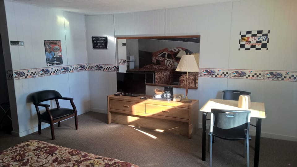 Standard Room (2 Double Beds) | Desk, rollaway beds, free WiFi, bed sheets