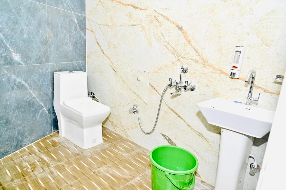 Deluxe Room | Bathroom