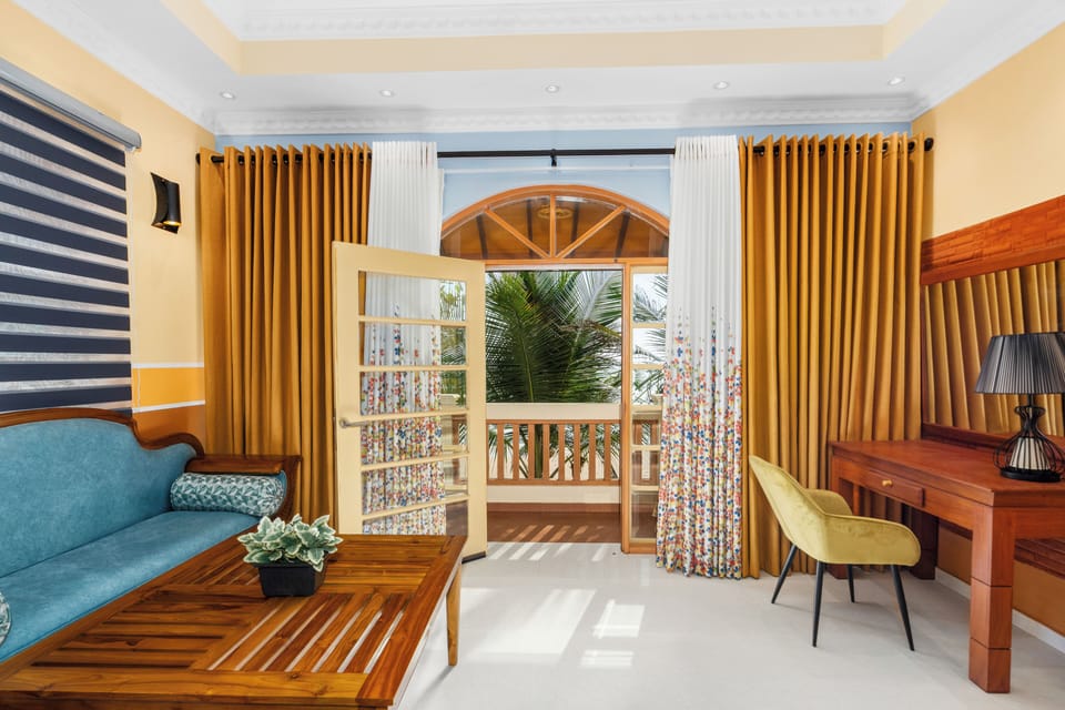 Deluxe Suite, Sea View | Living area | Flat-screen TV