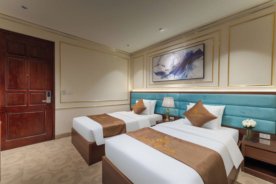 Family Double or Twin Room | Desk, laptop workspace, blackout drapes, soundproofing