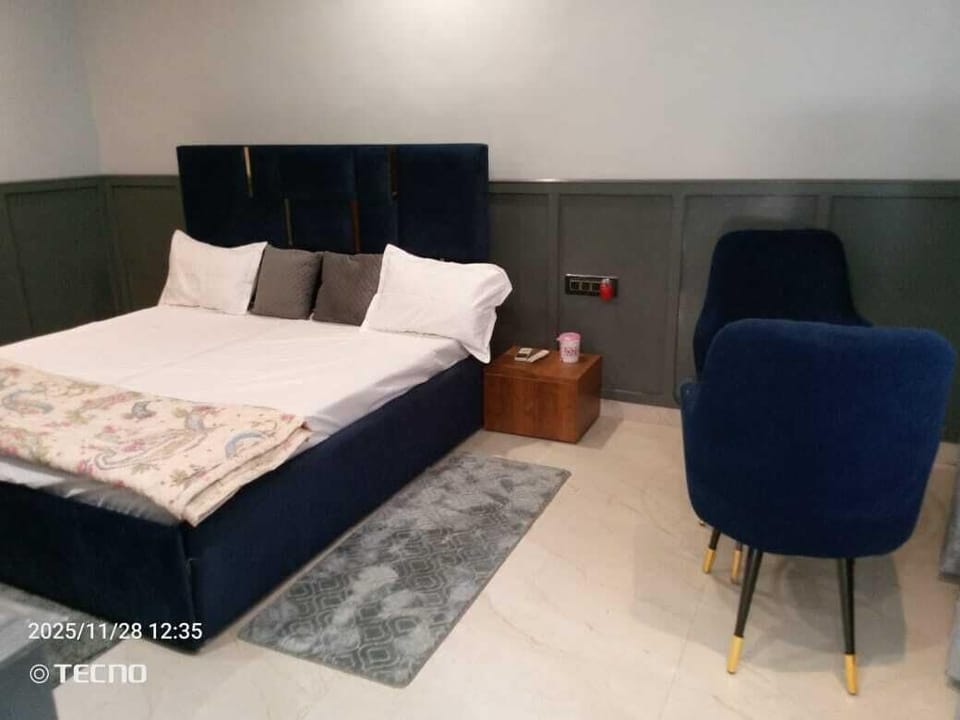 Deluxe Room, Air conditioning | Desk, laptop workspace, free WiFi
