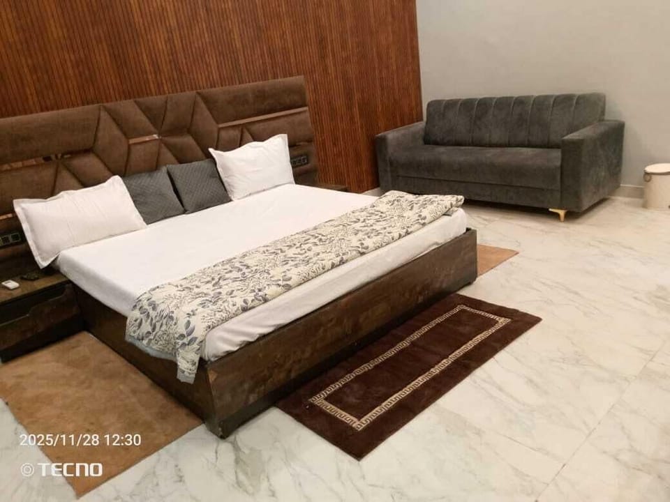 Deluxe Room, Air conditioning | Desk, laptop workspace, free WiFi