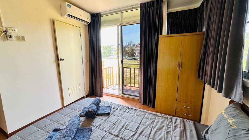 Single Room, Balcony, Partial Sea View | Free WiFi